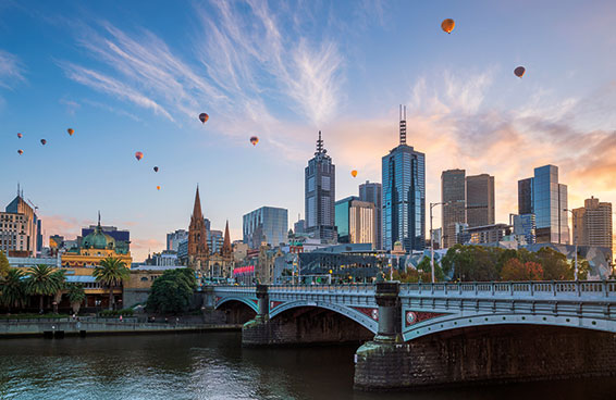 Melbourne skyline with hot air balloons